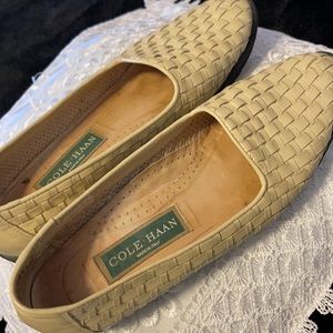 Cole Haan natural leather woven flats w serial# 8